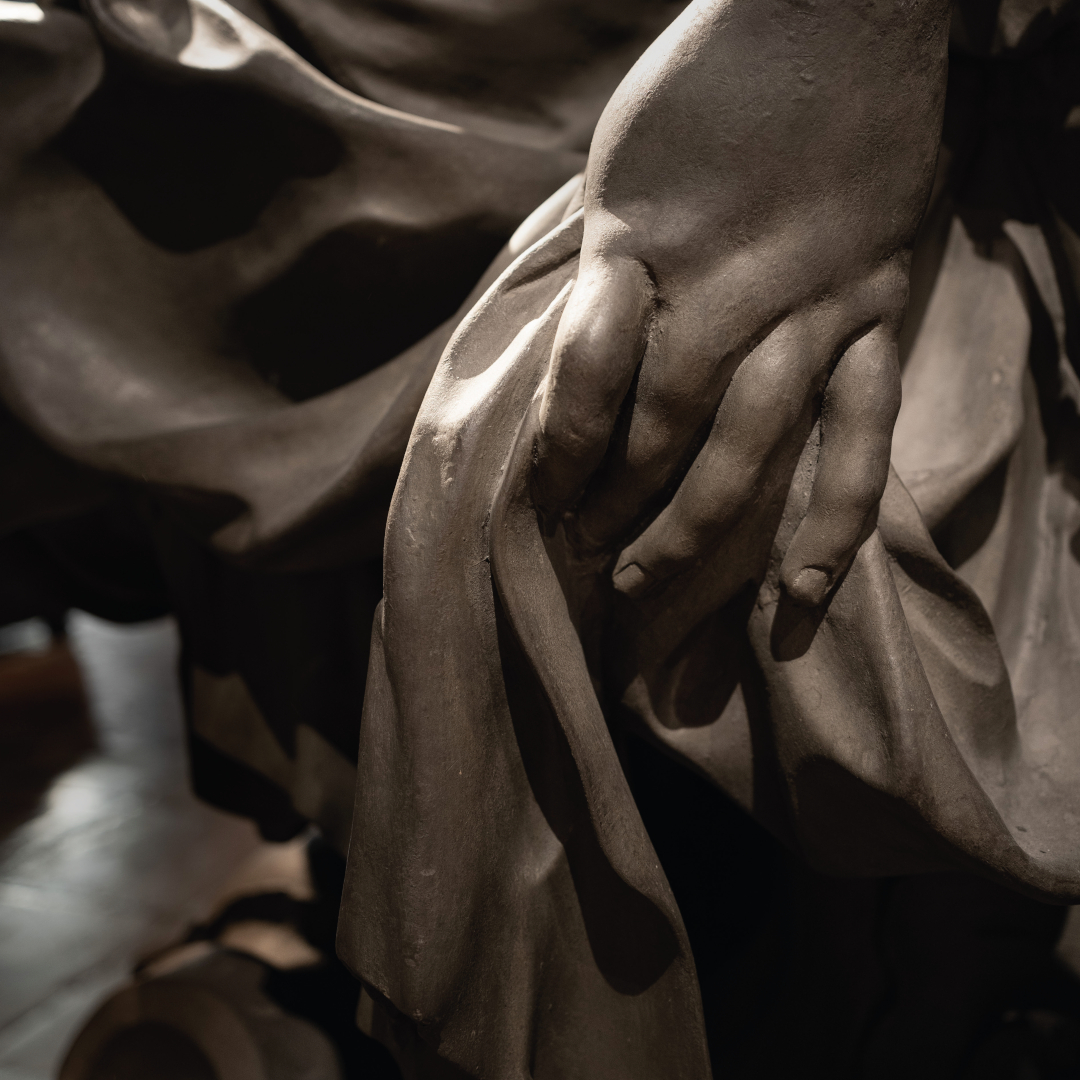 Hand einer Genie am Doppelsarkophag von Maria Theresia und Franz I. Stephan.